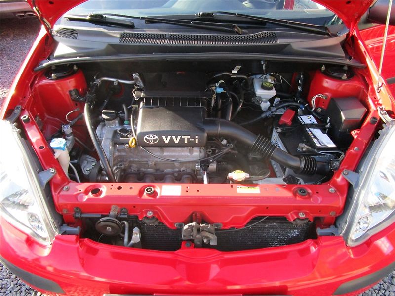 Toyota Yaris 1.0VVT-i Terra KLIMA - fotka 32 z 35