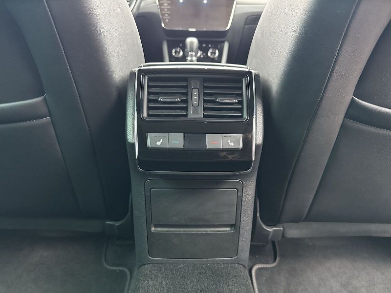 Škoda Superb (2020) Combi 2.0 TDI DSG Sportline - fotka 29 z 36