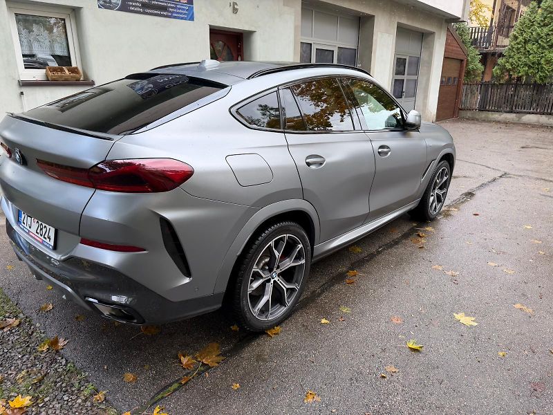 BMW X6 xDrive30d M Sport - fotka 10 z 23