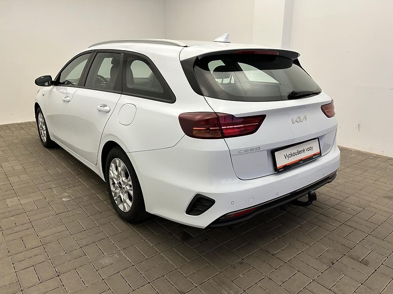 Kia Ceed 1.5 T-GDI SPIN - fotka 22 z 23