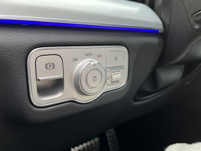 Mercedes-Benz GLE 300 d 4MATIC AMG Line Airmatic - fotka 12 z 18