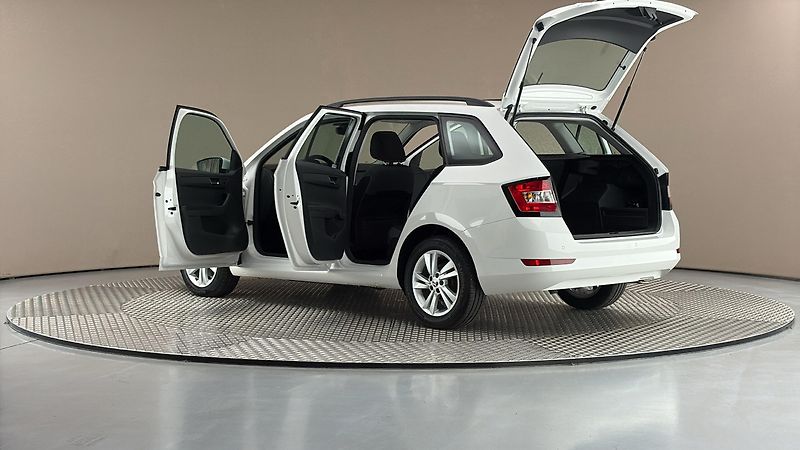 Škoda Fabia 1.0 TSI Ambition Combi - fotka 7 z 23