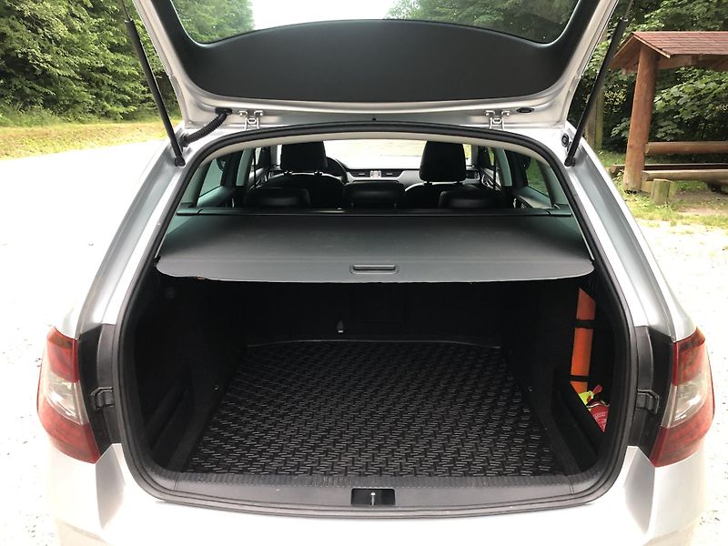 Škoda Octavia (2020) COMBI 1.5 TSI DSG STYLE 2020 - fotka 9 z 17