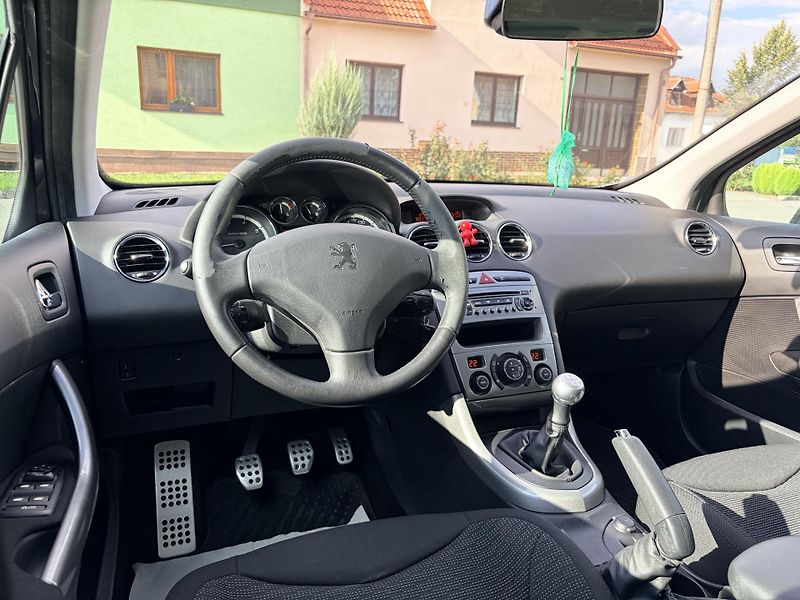 Peugeot 308 SW 1.6i PANORAMA LPG - fotka 9 z 27
