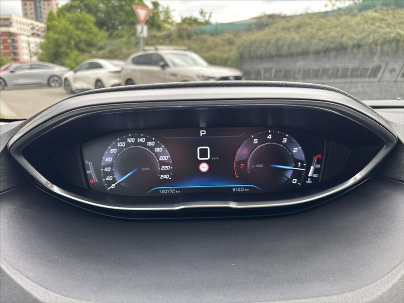 Peugeot 3008 1,2 PT AT 1.ČR PLNÝ SERVIS - fotka 36 z 37