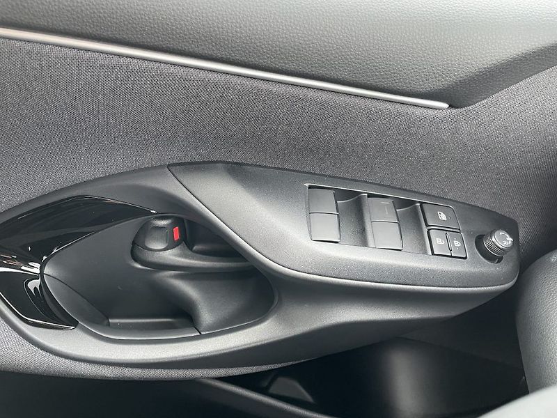 Toyota Yaris 1.5 Hybrid ODBĚR IHNED - fotka 26 z 27