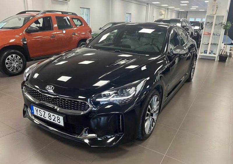 Kia Stinger 2.2 CRDI AWD GT Bílý in. HuD  - fotka 1 z 21