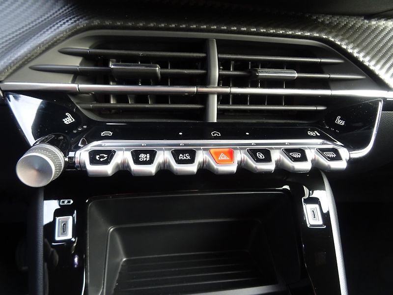 Peugeot 2008 (2026) ALLURE Turbo 100k MAN6 - fotka 35 z 44