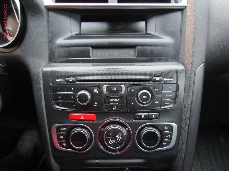 DS Automobiles DS4 (2013) 1.6HDi, ČR, AC, výhřev sed. - fotka 14 z 18