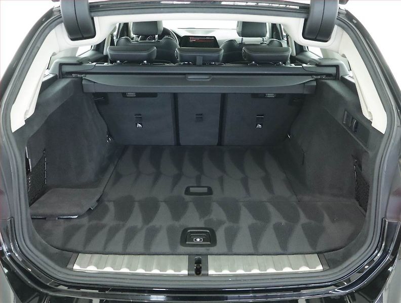 BMW Řada 3 (2021) Advantage 320 d - fotka 14 z 23