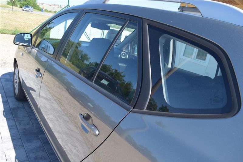 Kia Carens 1,6 CRDI 85KW NÍZKÉ KM VÝHŘEV - fotka 11 z 51