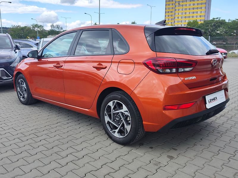 Hyundai i30 1.0 T-GDI/74kW Smart DCT - fotka 7 z 31