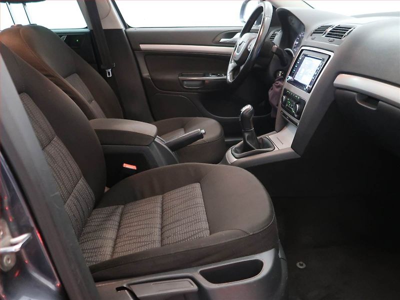 Škoda Octavia (2011) 1.6 TDI, nová STK, Tažné - fotka 9 z 12