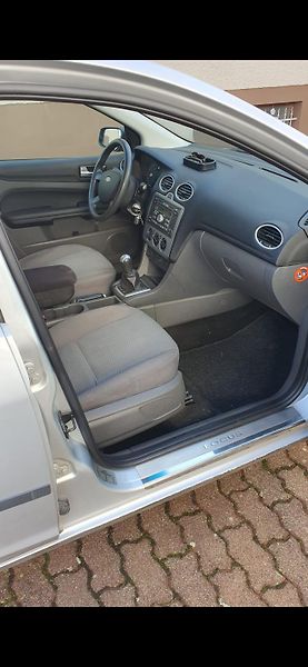 Ford Focus 1.6i 74KW 2005 - fotka 10 z 10