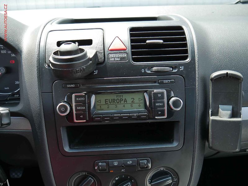 Volkswagen Golf (2009) 1.9 TDi, ČR, AC, výhřev sed - fotka 13 z 15