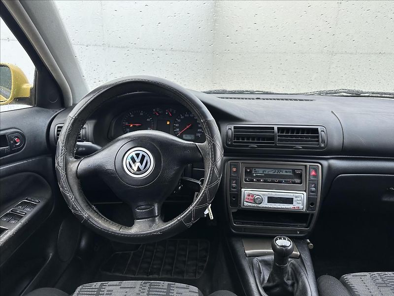 Volkswagen Passat 1,9 TDI  Aut klima Eko zaplace - fotka 15 z 27