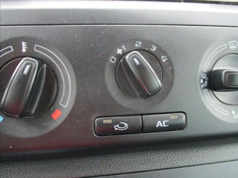 Škoda Fabia 1,2 TSI, klima, serv. kniha, - fotka 21 z 39