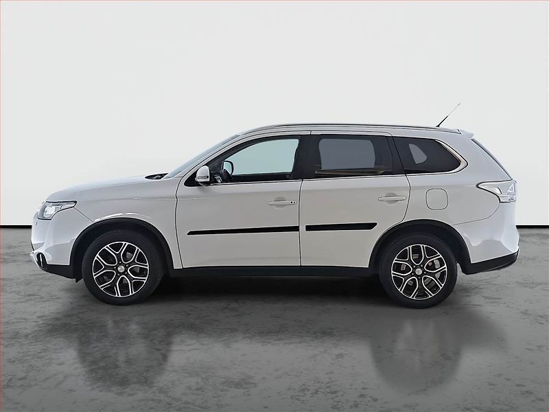 Mitsubishi Outlander (2016) 2.2 DI-D, 4X4, 7 míst, ČR - fotka 3 z 20