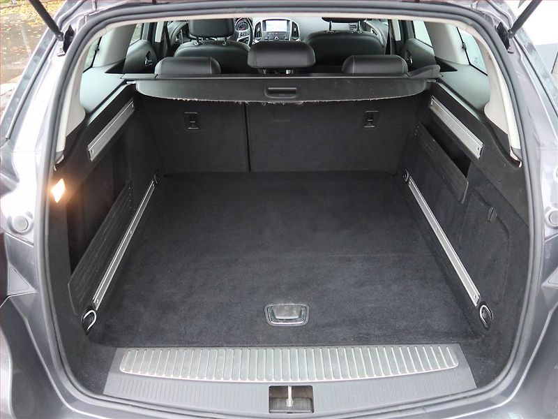 Opel Astra (2011) 2.0 CDTI, Serv.kniha, Navi - fotka 14 z 17