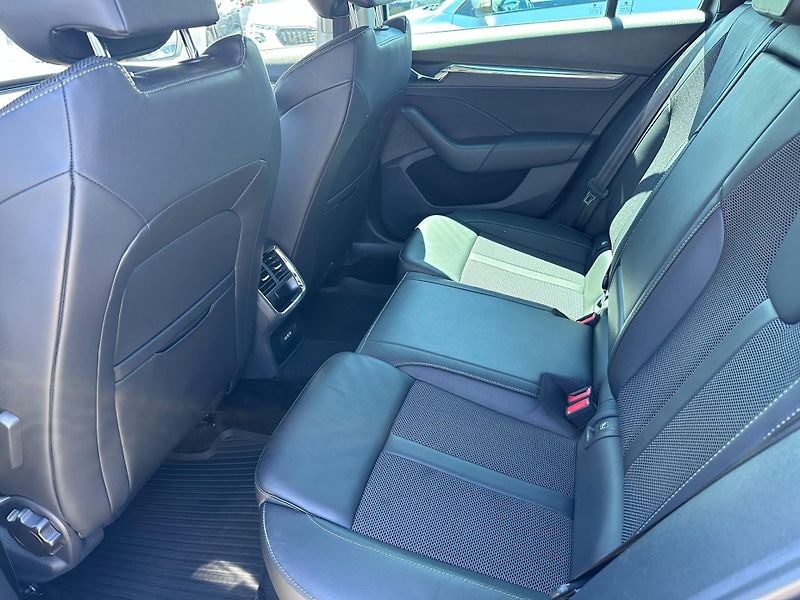 Škoda Octavia 2.0 TDI 110kW DSG Style - fotka 14 z 16