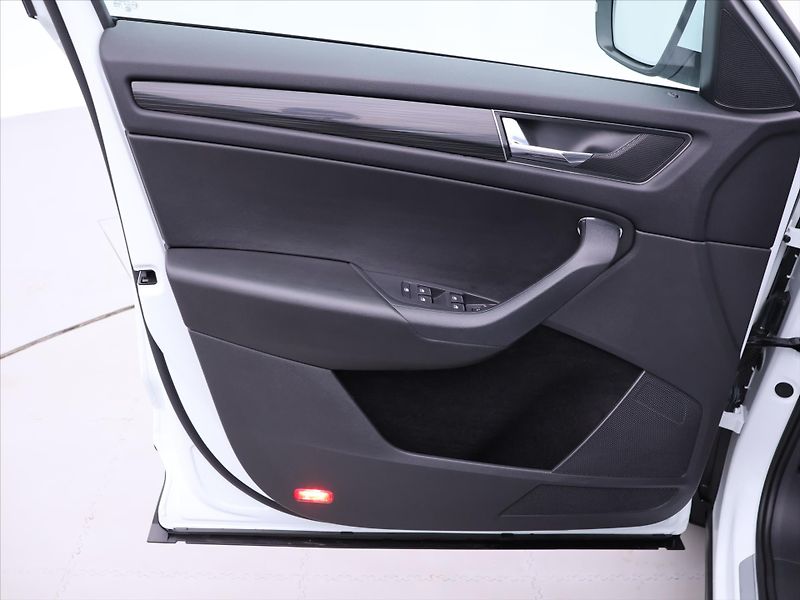 Škoda Kodiaq 2.0 TDI 140kW DSG 4x4 Style - fotka 10 z 38