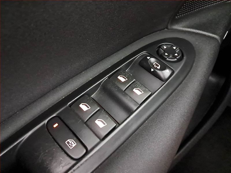 Citroën C4 (2013) 1.6 VTi, Tempomat - fotka 18 z 19