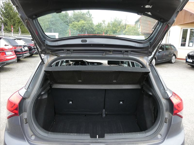 Hyundai i20 1,2 i 55kW koupeno v ČR,klima - fotka 9 z 35