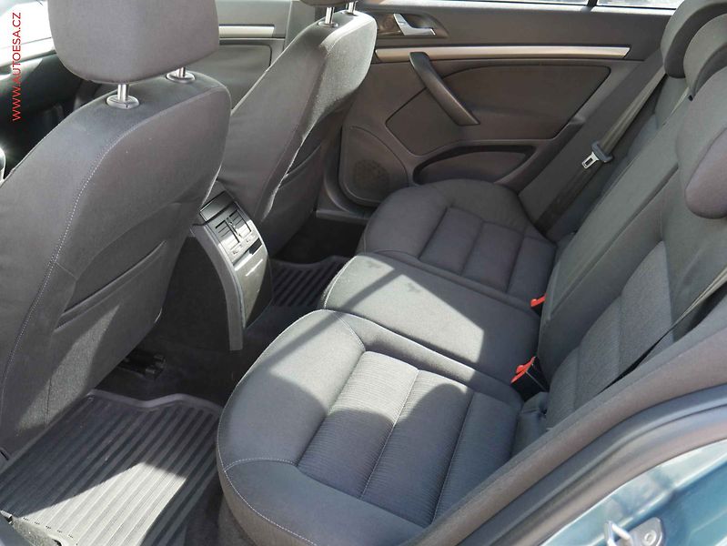Škoda Octavia (2007) 1.9TDi, ČR, Elegance, TZ - fotka 10 z 16