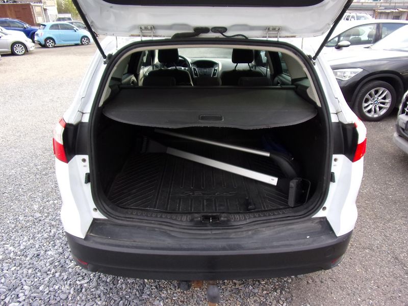 Ford Focus (2013) 1.6 TDCi 70kW ČR TAŽNÉ VÝHŘEVY - fotka 17 z 20