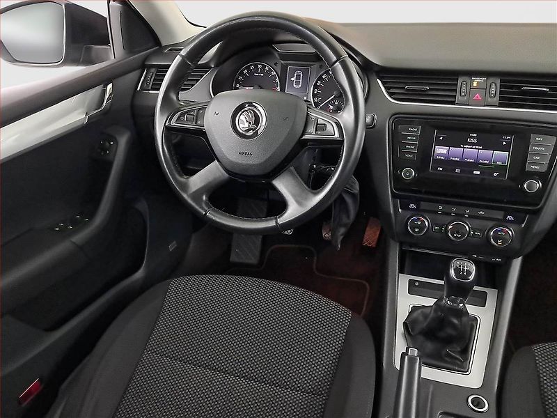 Škoda Octavia (2015) 1.6 TDI, Navi, Tempomat - fotka 7 z 15