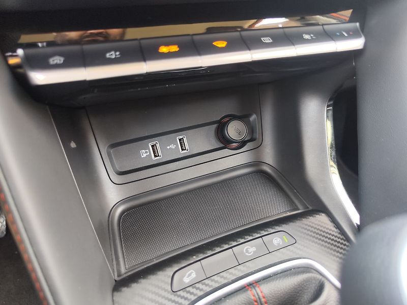MG ZS 1.5i/78kW Emotion Plus - fotka 22 z 32