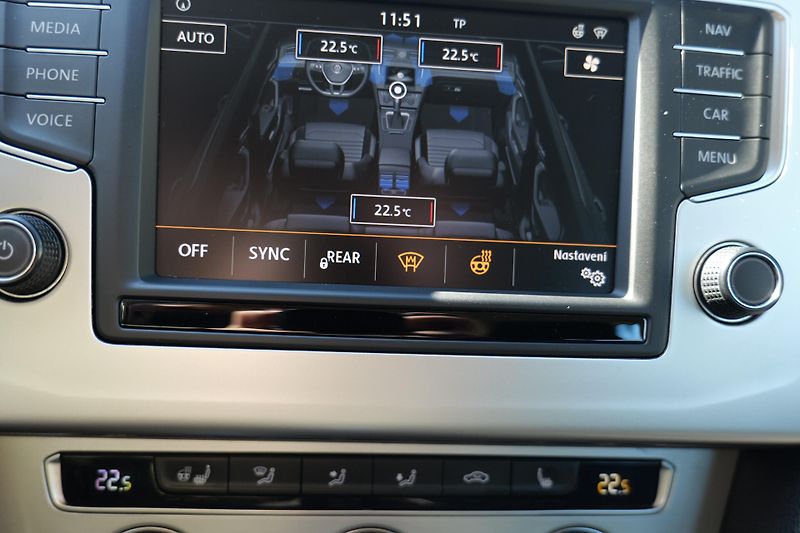 Volkswagen Passat 1.4 TSI 110 kW DSG Kamera Tažn - fotka 30 z 35