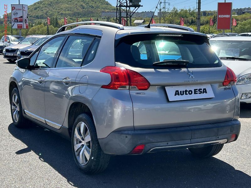 Peugeot 2008 (2016) 1.2PT, Allure - fotka 6 z 16