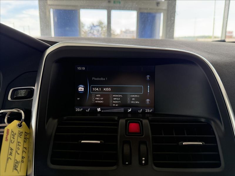 Volvo XC60 2,0   SERVISNÍ KNÍŽKA - fotka 14 z 23