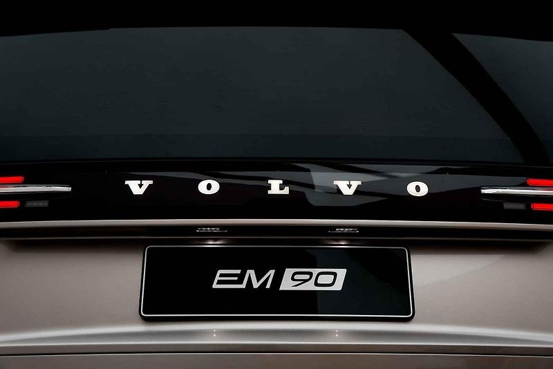 Volvo EM90