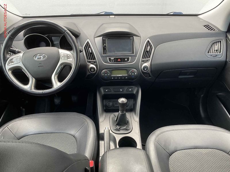 Hyundai ix35 (2011) 2.0i - fotka 8 z 16
