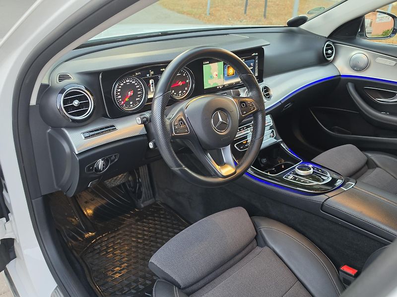 Mercedes-Benz Třídy E 2.2CDi 143kW AVANTGARDE*7-MÍST - fotka 12 z 54