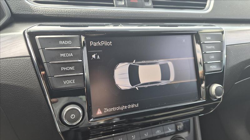 Škoda Superb 2,0 TDi 140 KW DSG STYLE ČR - fotka 17 z 25