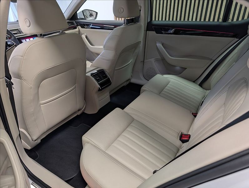 Škoda Superb 1.5 iV L&K - fotka 25 z 29