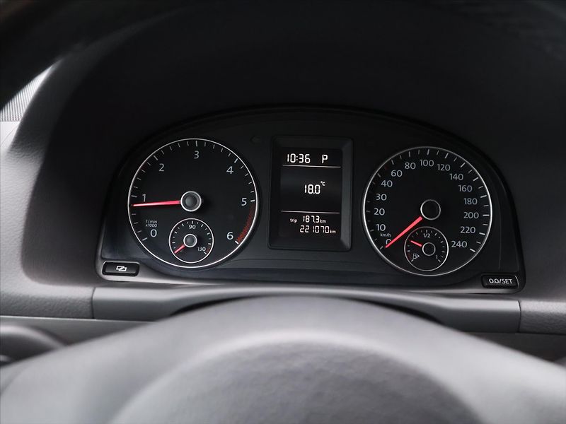 Volkswagen Touran 1,6 TDI 77kW DSG Comfortline C - fotka 16 z 32