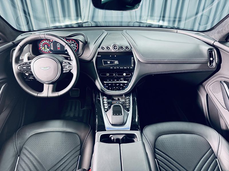 Aston Martin DBX (2021) 550*AIR*XENON.GREY*TOP - fotka 45 z 48