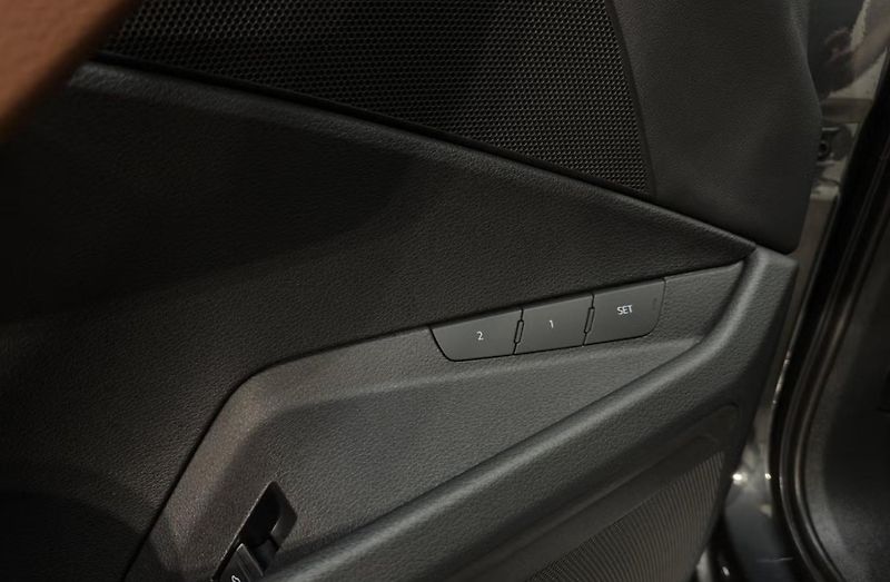 Audi Q8 e-tron 50 Q SoH 95% 360Kam Vzduch LED - fotka 10 z 26