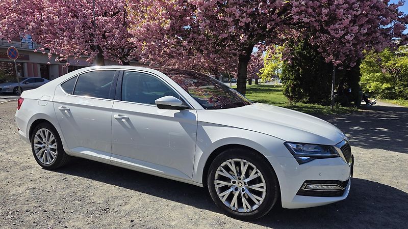 Škoda Superb (2021) 1.5 TSI DSG Style Panorama - fotka 2 z 11