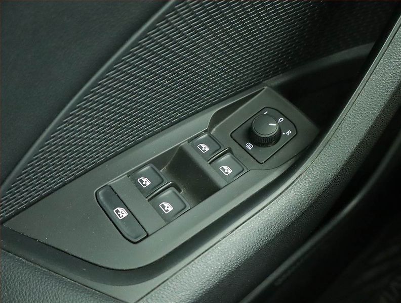 Škoda Octavia (2023) Ambition 2.0 TDI, ČR,1.maj - fotka 14 z 14
