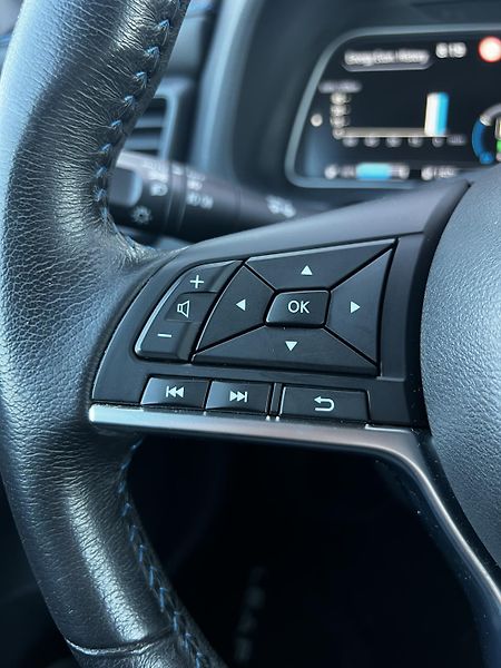 Nissan Leaf EV 110kW 40kWh Tekna - fotka 9 z 26