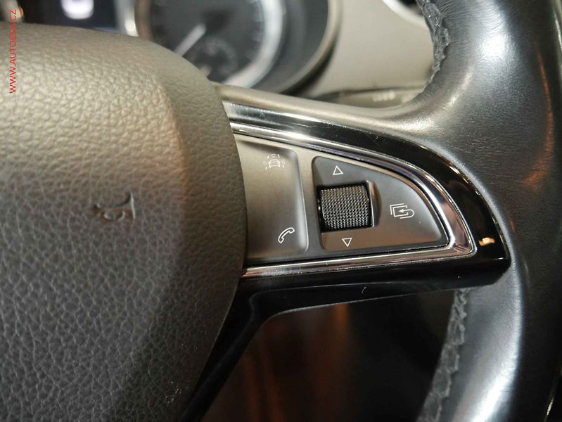 Škoda Octavia (2017) 2.0 TDi, ČR, Navi, LED, AC - fotka 13 z 21