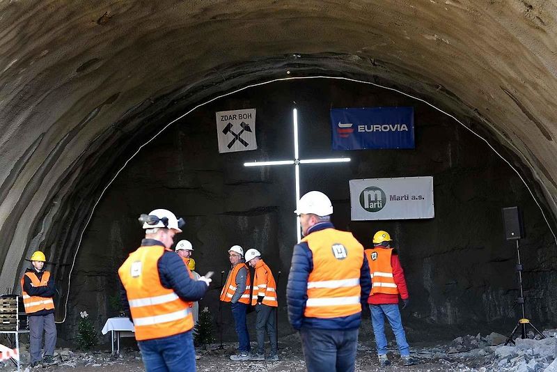 Žehnání svaté Barbory na stavbě tunelu Homole na budoucí dálnici D35 u Vysokého Mýta.