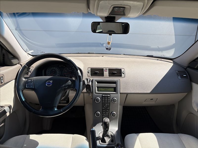 Volvo S40 2,0 i 107 KW MANUAL CZ - fotka 7 z 23