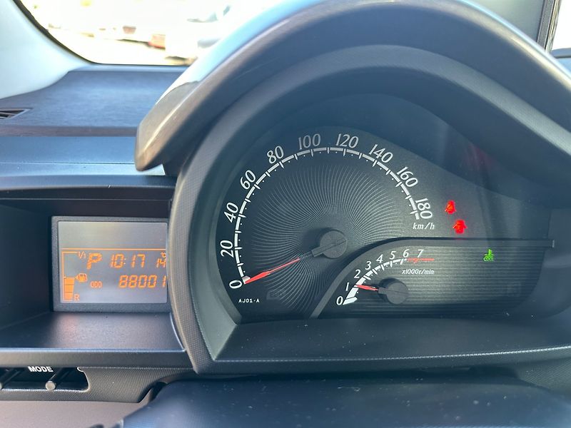 Toyota iQ (2010) 1,0 50Kw  Automat - fotka 15 z 18