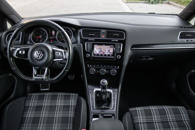 Volkswagen Golf - fotka 8 z 30